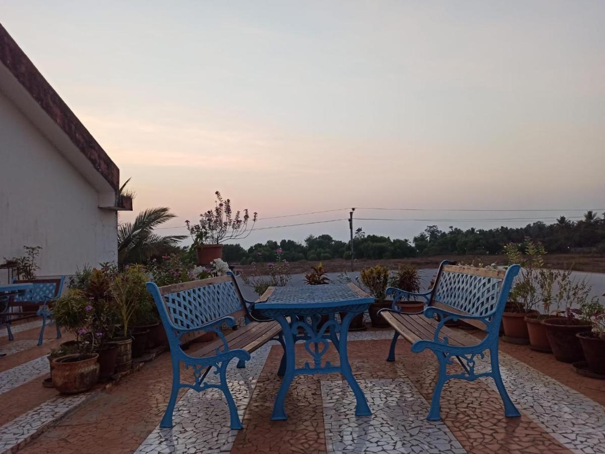 Luisa By The Sea Suites & Sea Front Rooms Mobor Exteriör bild
