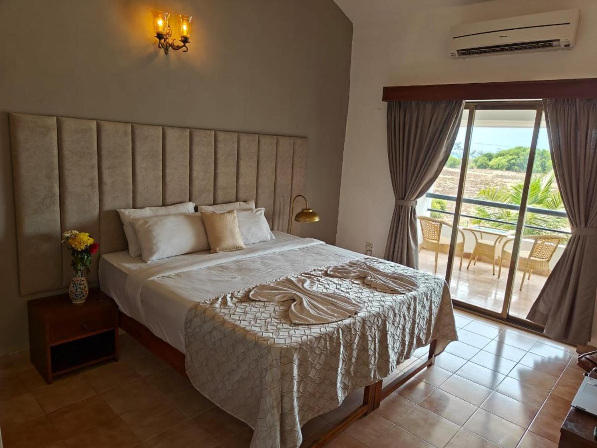 Luisa By The Sea Suites & Sea Front Rooms Mobor Exteriör bild