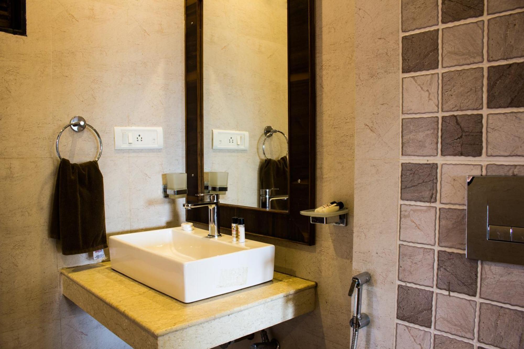 Luisa By The Sea Suites & Sea Front Rooms Mobor Exteriör bild