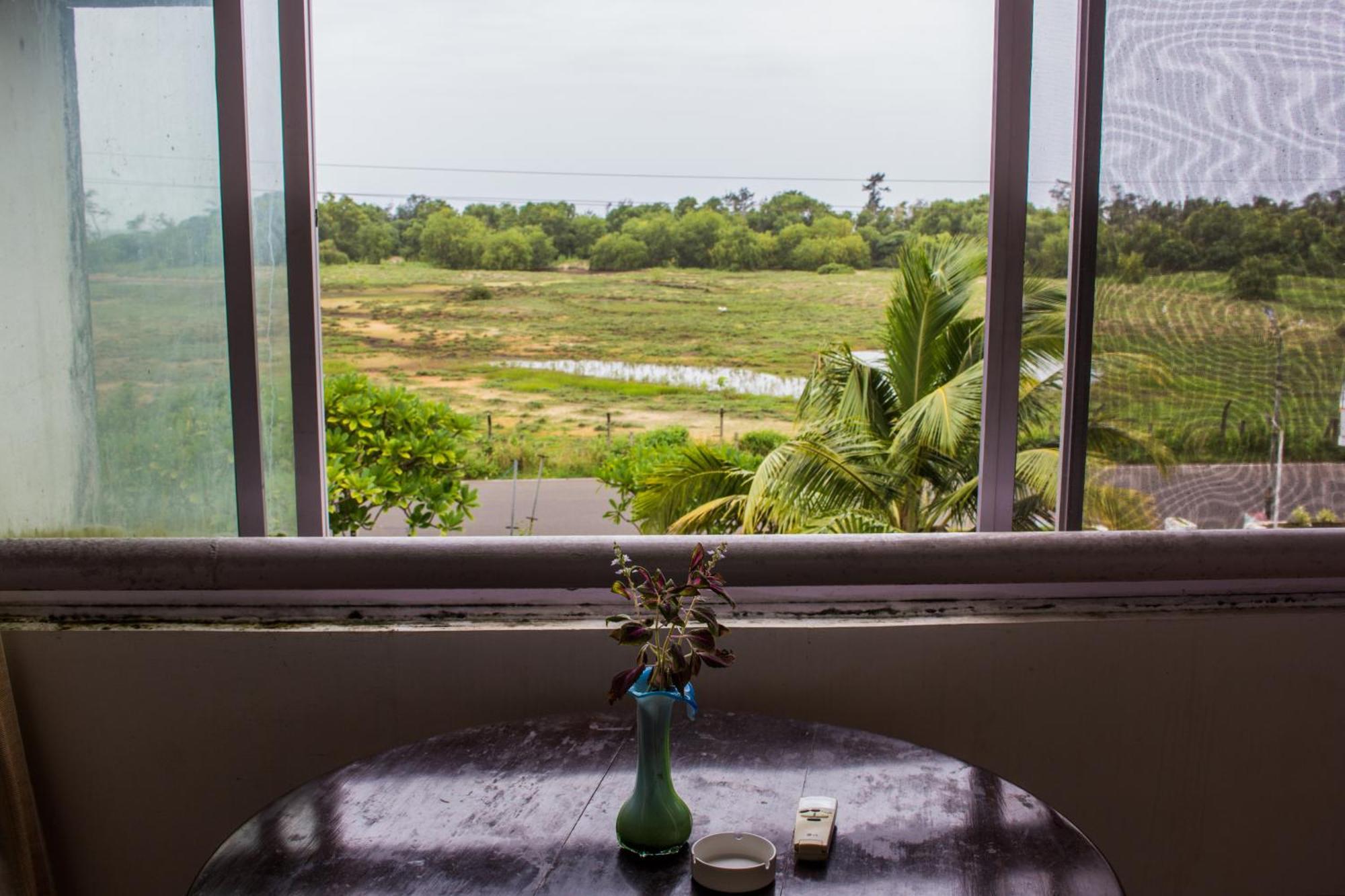 Luisa By The Sea Suites & Sea Front Rooms Mobor Exteriör bild