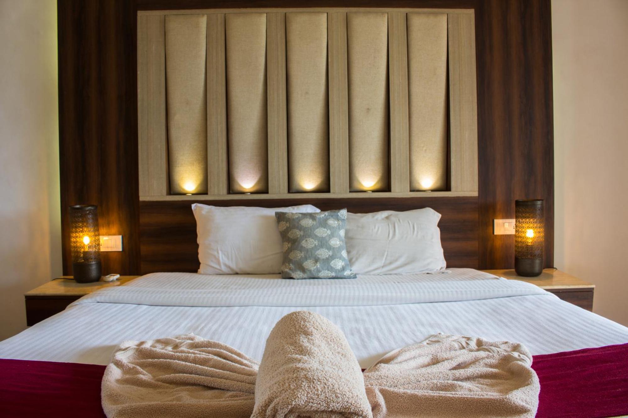 Luisa By The Sea Suites & Sea Front Rooms Mobor Exteriör bild