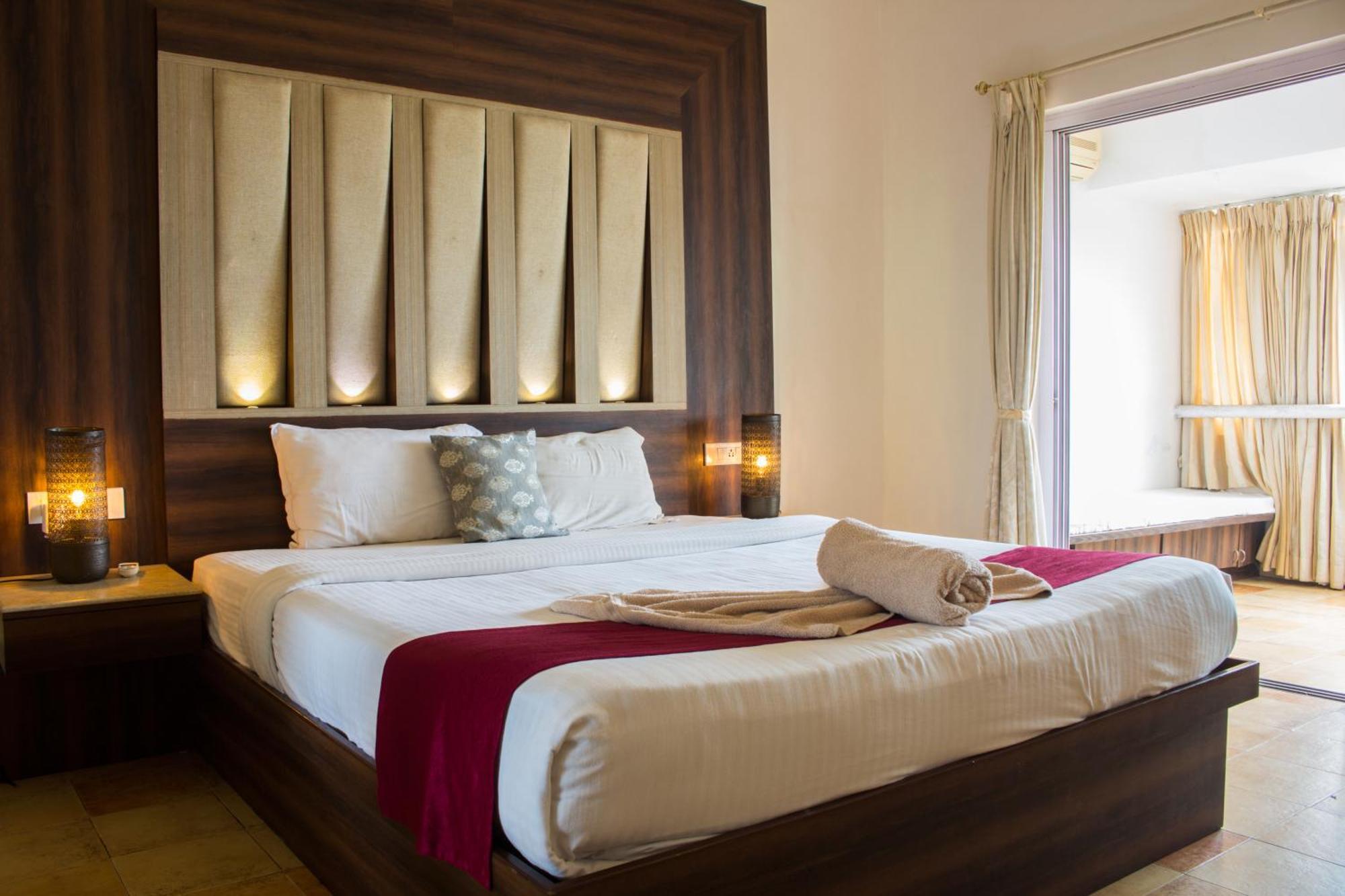 Luisa By The Sea Suites & Sea Front Rooms Mobor Exteriör bild